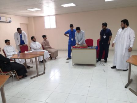 دورة الإسعافات الأولية لطلاب المرحلة الثانوية بالتعاون مع كلية الطب بجامعة أم القرى